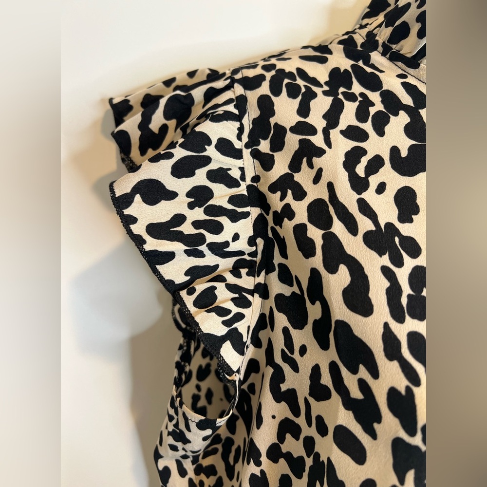 Leopard Print Ruffle Sleeve Top - Picture 3 of 6